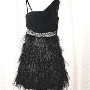Short one sleeve dress With feathers by Bee Darlin size 1/2